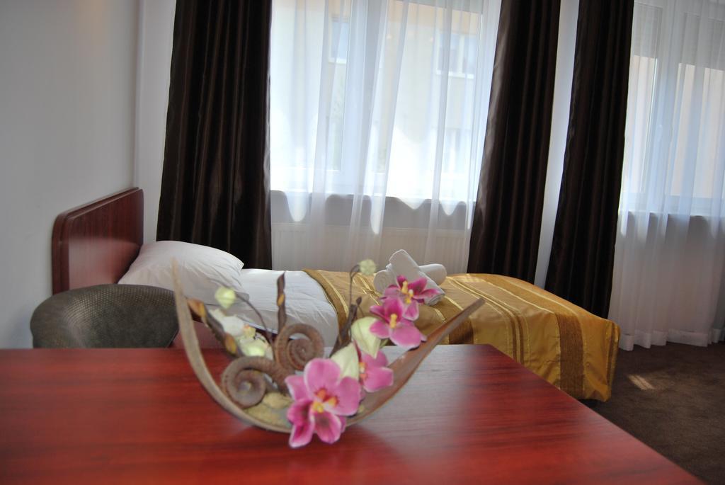ורשה Villa Victoria מראה חיצוני תמונה